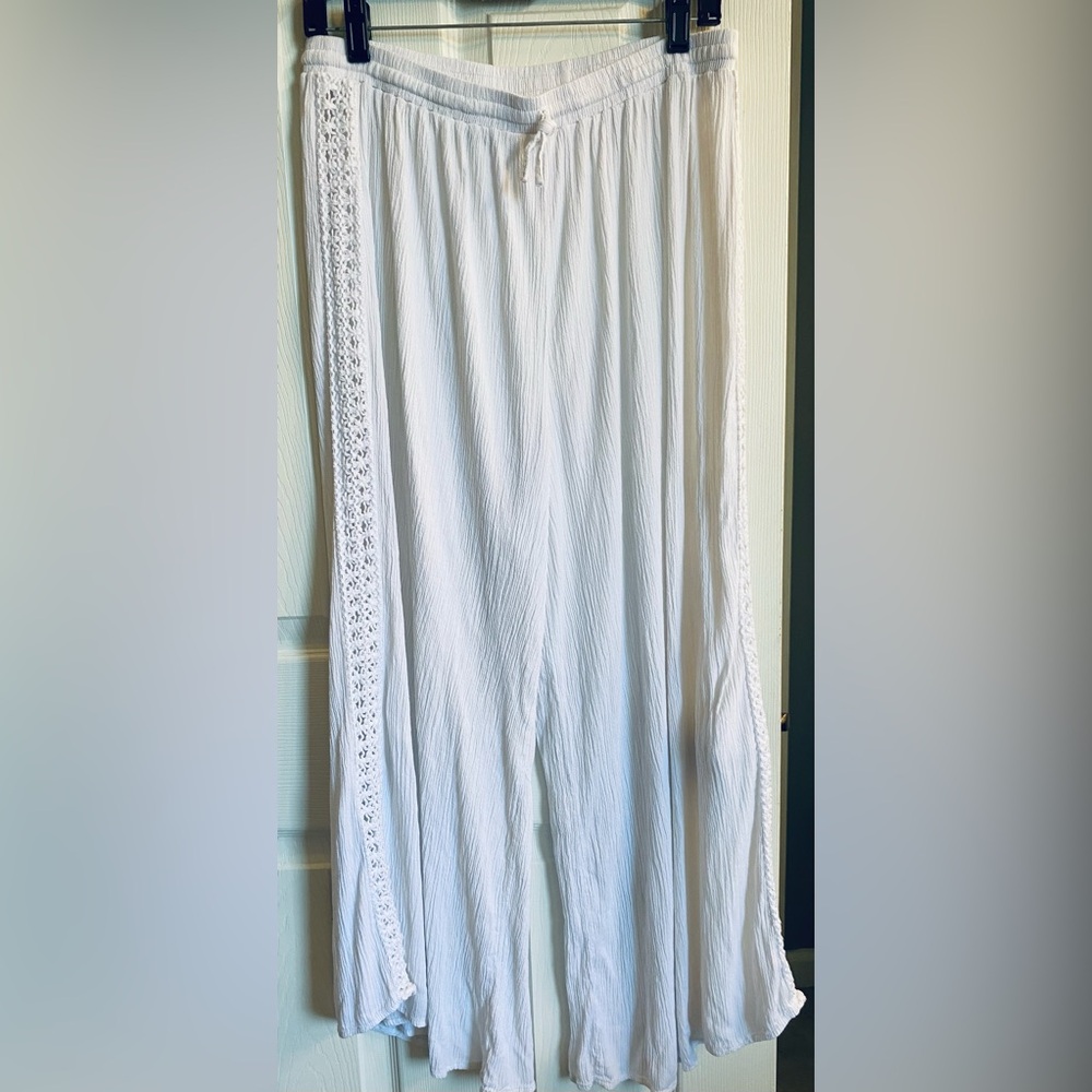 White Beach Pants crocheted trimmed Size Large